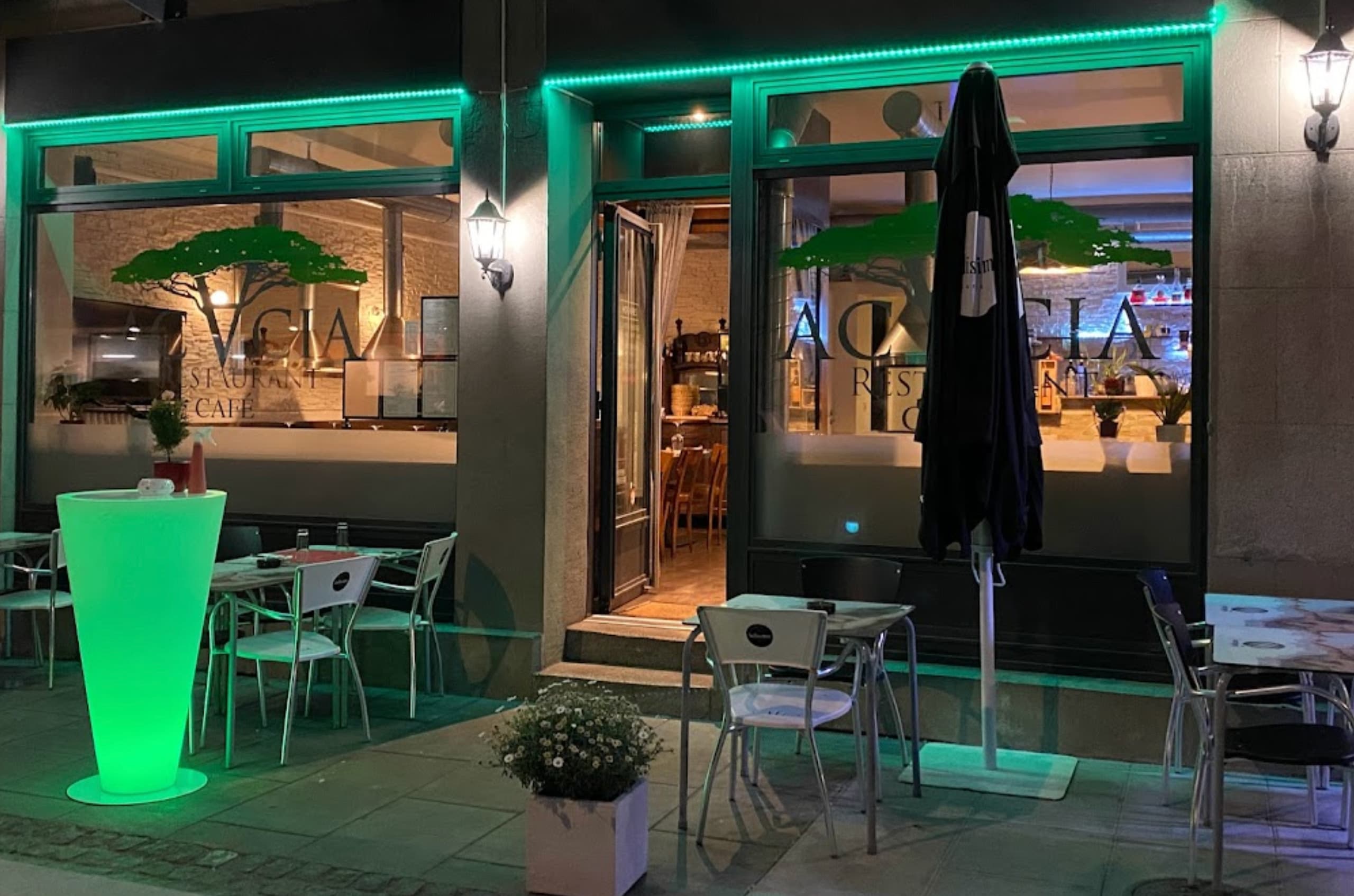 Acacia Restaurant Charbonnades 3