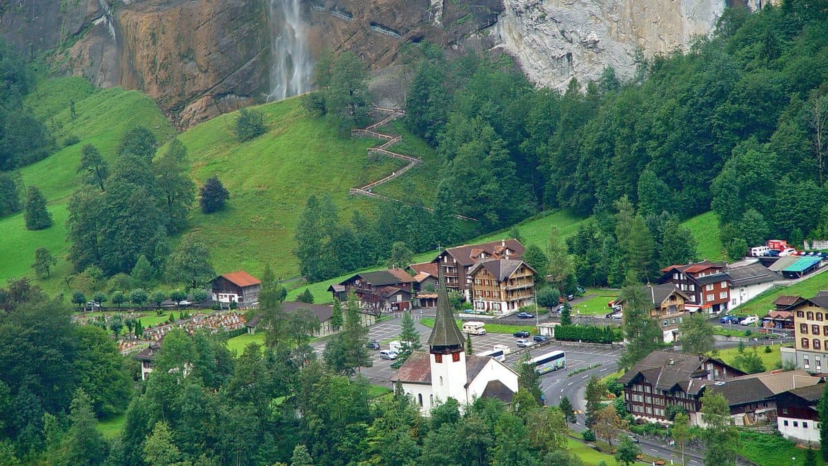 What to do in Switzerland in summer: lakes, hiking and festivals